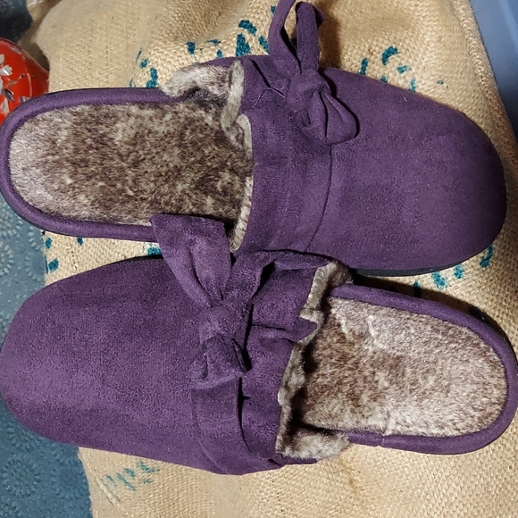 NWOT Slippers, purple, size 7.5-8 - Picture 1 of 5